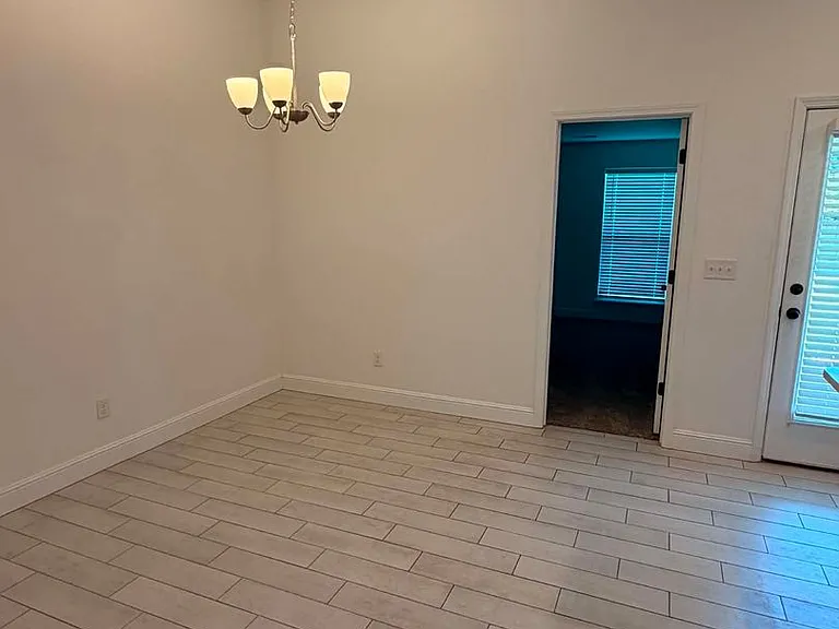 347 Sidney Ln — Photo 7