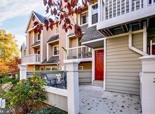 5700 Chapman Mill Dr #2215, Rockville, MD 20852