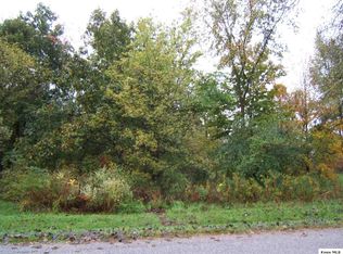 121 Lakeview Heights Dr, Howard, OH 43028