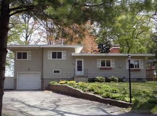 328 N Oakwood Dr, Ludington, MI 49431