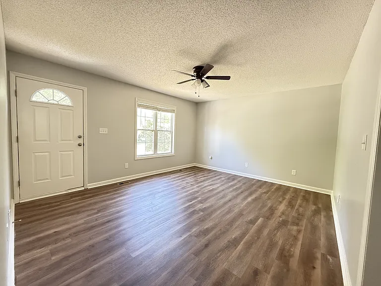 1112 Amber Acres Ln — Photo 4