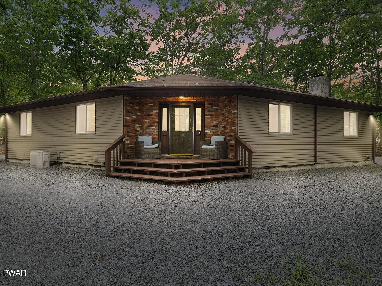 3 bed, 1.5 bath, 1696 sqft, $1,950 — Photo 1