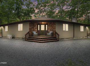 175 Lower Independence Dr, Lackawaxen, PA 18435