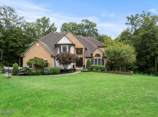 19 Eliot Dr, Slingerlands, NY 12159