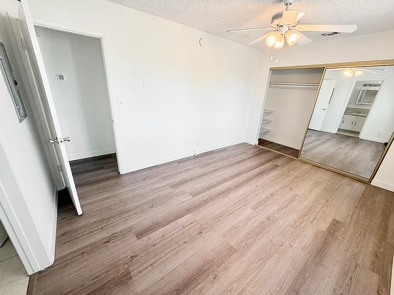 66 S Grand Oaks Ave — Photo 23