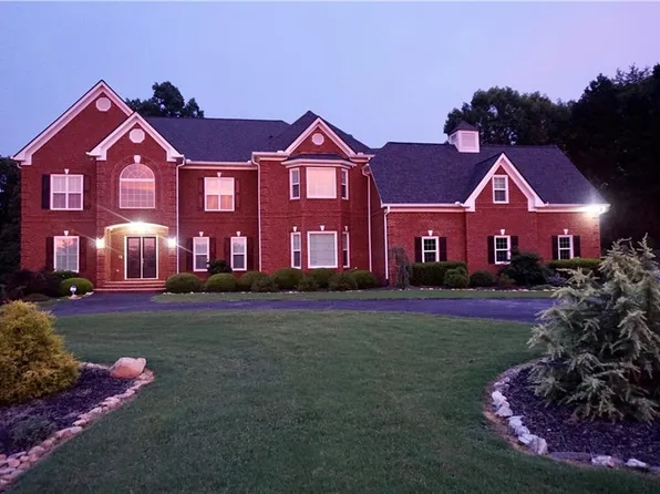 8910 Champion Ct, Ball Ground, GA 30107