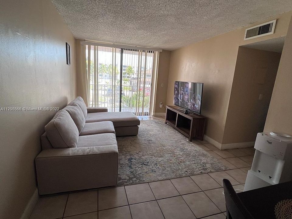 8145 NW 7th St APT 210, Miami, FL 33126 Zillow