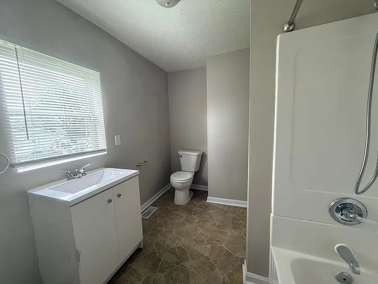 2020 Boyd Ave — Photo 13