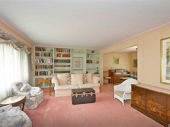 5th image of 11 Wedgewood Ln