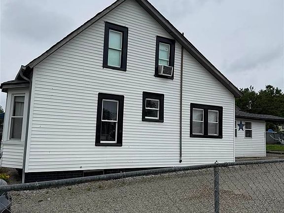 3rd image of 109 E Hackett St