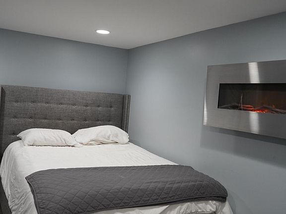 4th image of 2325 S Hoyne Ave #1