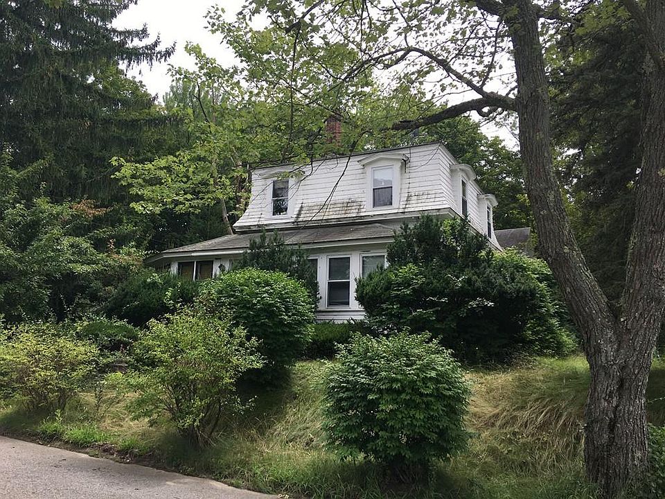 2nd image of 165 Allen St