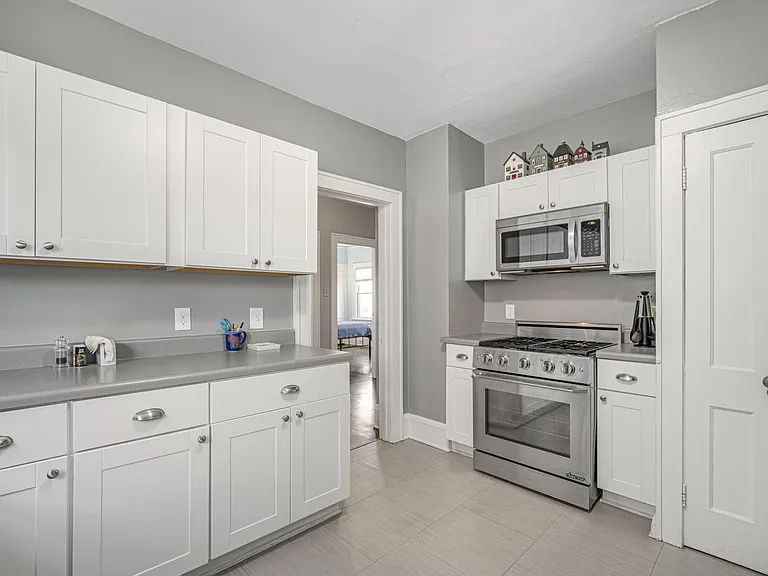 3924 N Maryland Ave — Photo 8