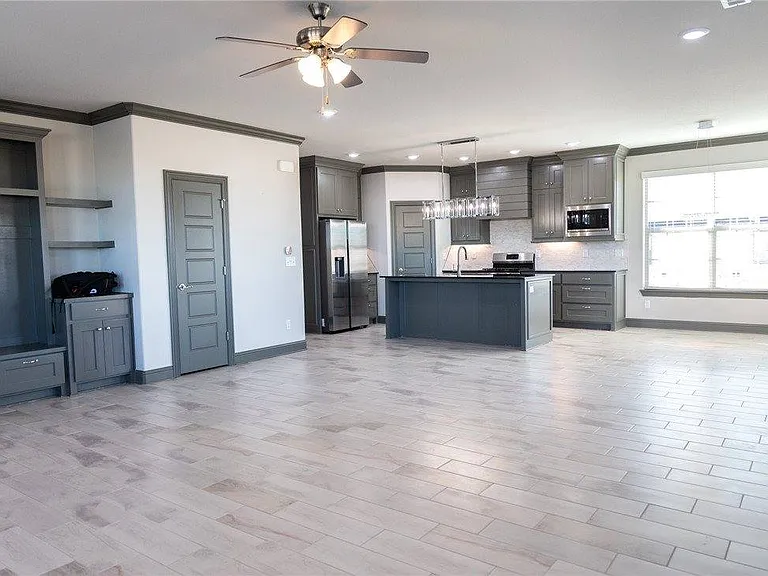 201 Vicks Cir — Photo 3