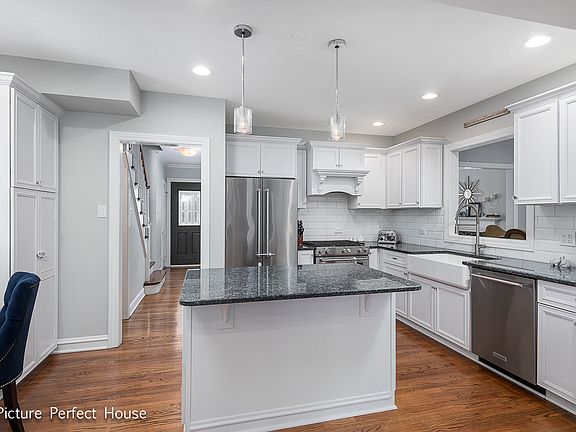 3rd image of 1420 Park Ave