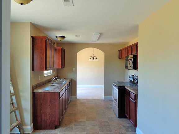 5th image of 113 Feist Way