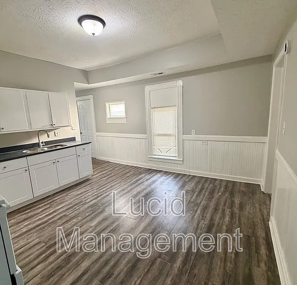 208 Ottawa Ave #1 — Photo 8