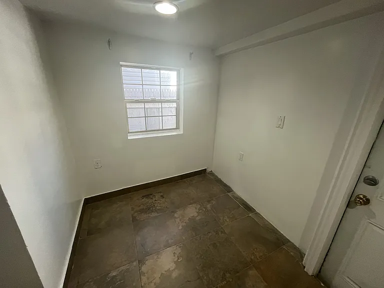 678 Union Ave #1B — Photo 2