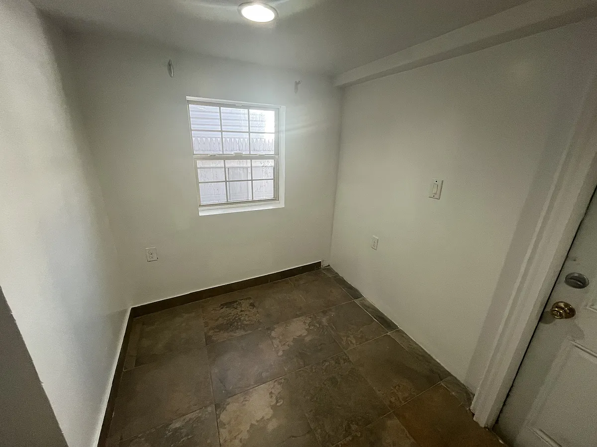 Building Photo - 678 Union Ave #1B