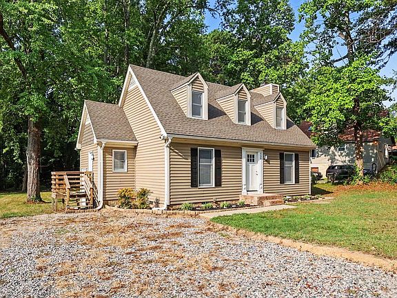 2nd image of 930 Meadowbrook Dr
