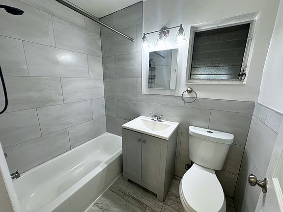 5th image of 300 NE 4th St #11491504