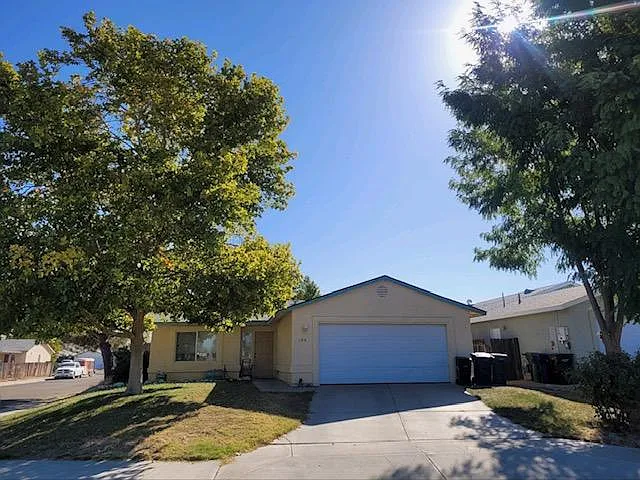 3 bed, 1300 sqft, $2,695 — Photo 2