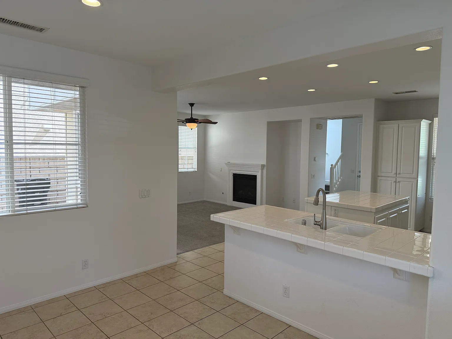 3 bed, 2.5 bath, 1688 sqft, $4,200 — Photo 3