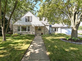 2609 N 80th St, Wauwatosa, WI 53213