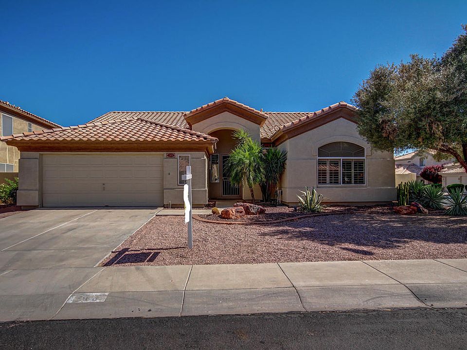 2nd image of 513 E Maria Ln
