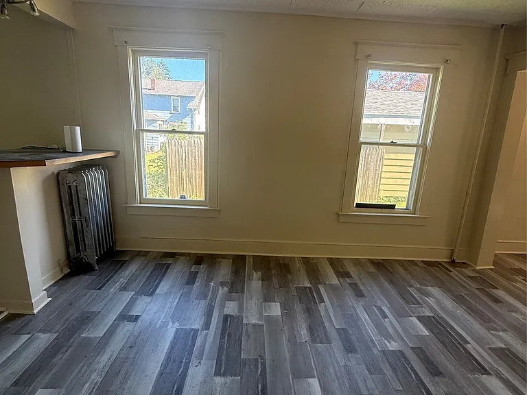 64 Louisa St #1 — Photo 3