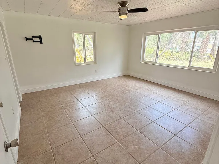 100 Tampa Ave — Photo 2