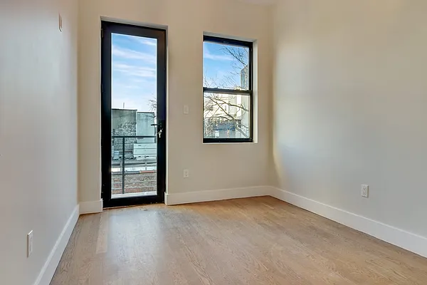 Rented by Farside Realty LLC | media 5