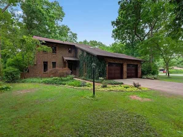 51730 Creekside Dr, Granger, IN 46530