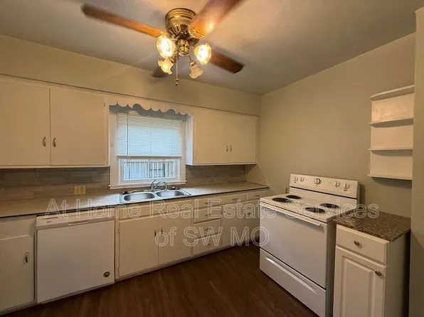 1169 S Kimbrough Ave, Springfield, MO 65807