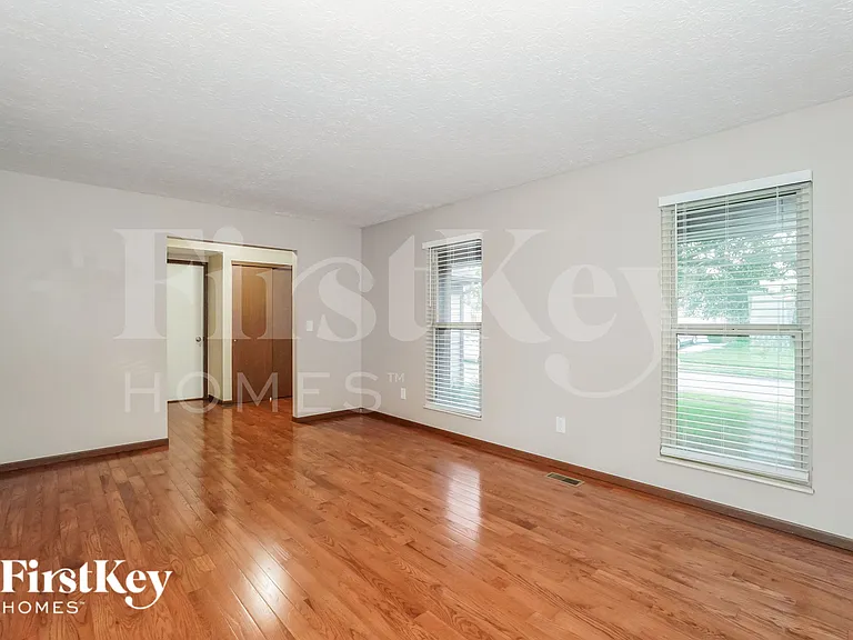 4033 Erin Ln — Photo 3