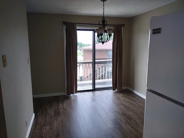 432 Southampton Dr #4 — Photo 3