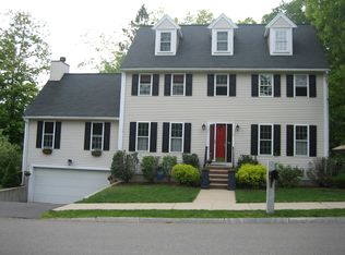 5 Pinewood Rd, Amesbury, MA 01913