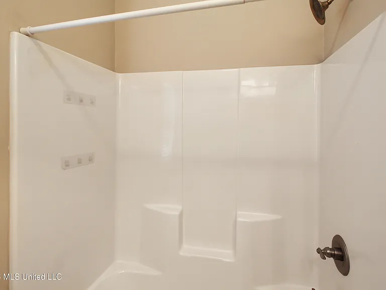 203 Buttonwood Ln — Photo 17