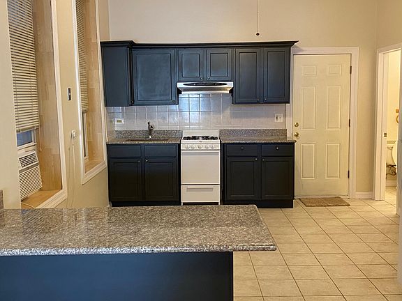 3rd image of 1309 N Maplewood Ave #1R