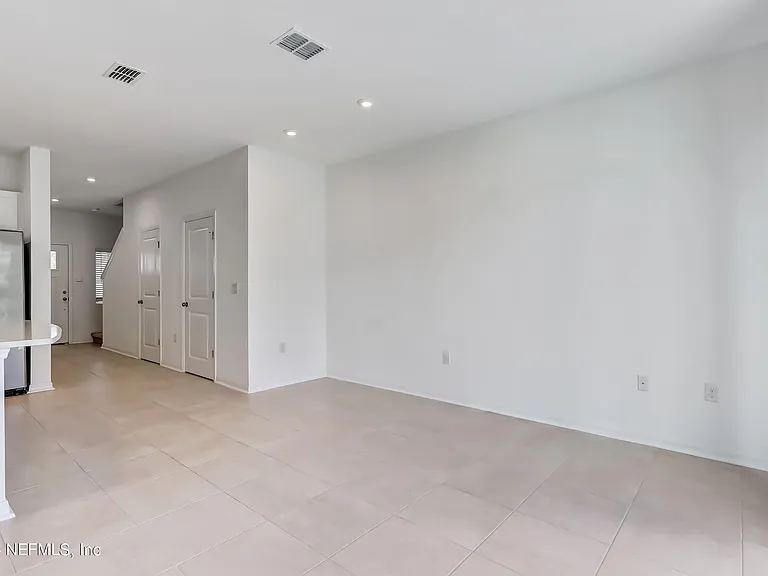280 Anthony Dr — Photo 17