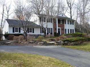 9 Cambridge Dr, Allendale, NJ 07401