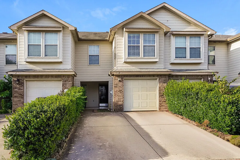 3 bed, 2.5 bath, 1763 sqft, $2,280 — Photo 1