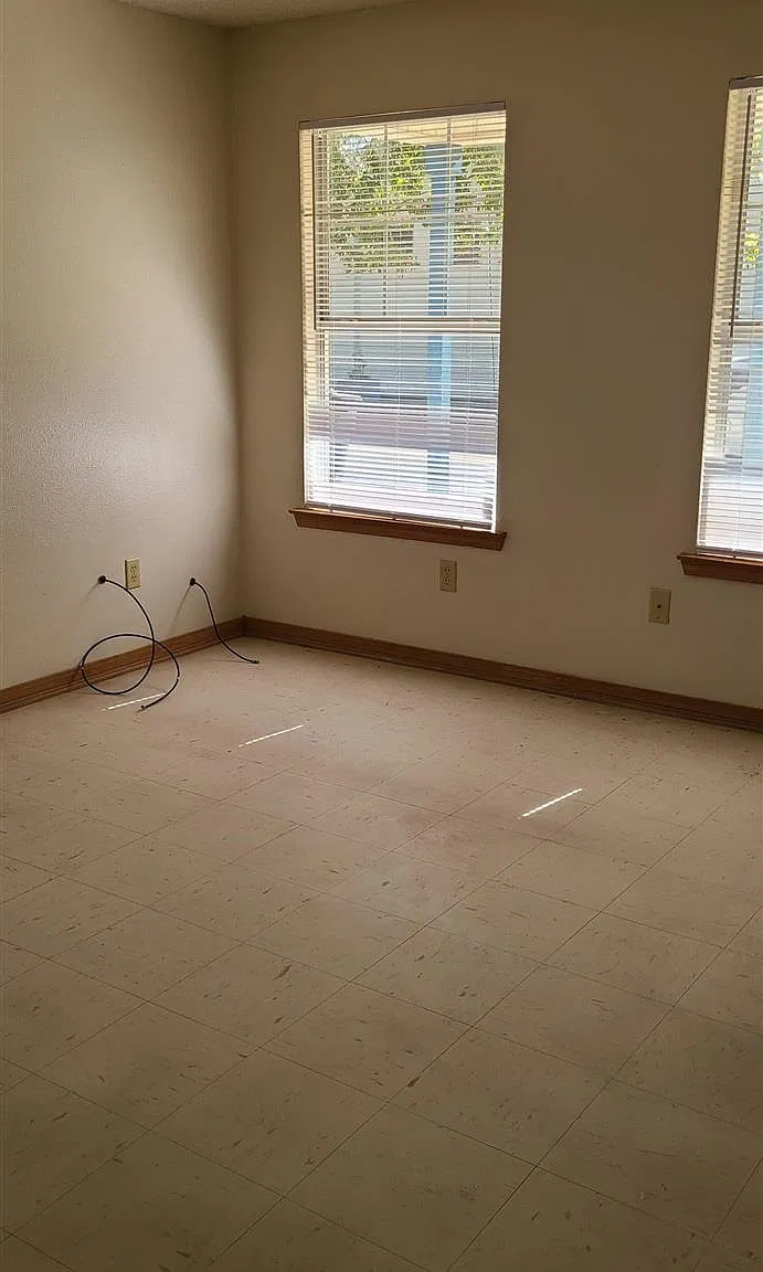 3 bed, 935 sqft, $950 — Photo 3