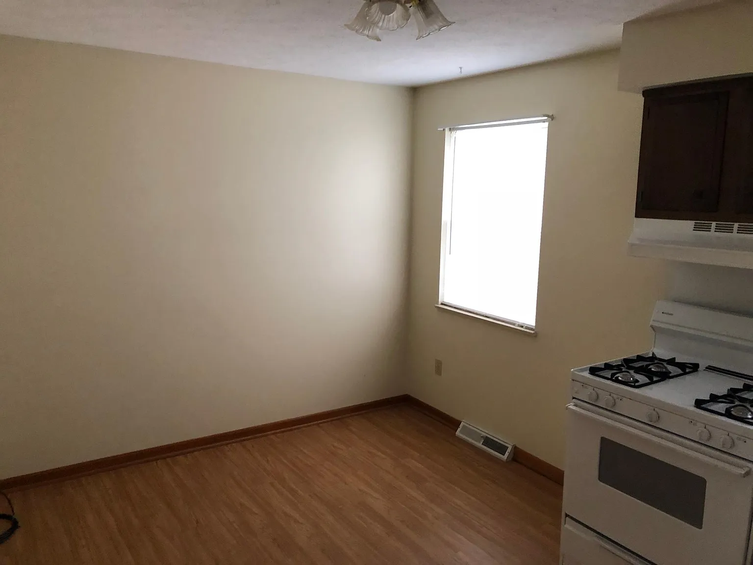 2 bed, 1100 sqft, $1,200 — Photo 3
