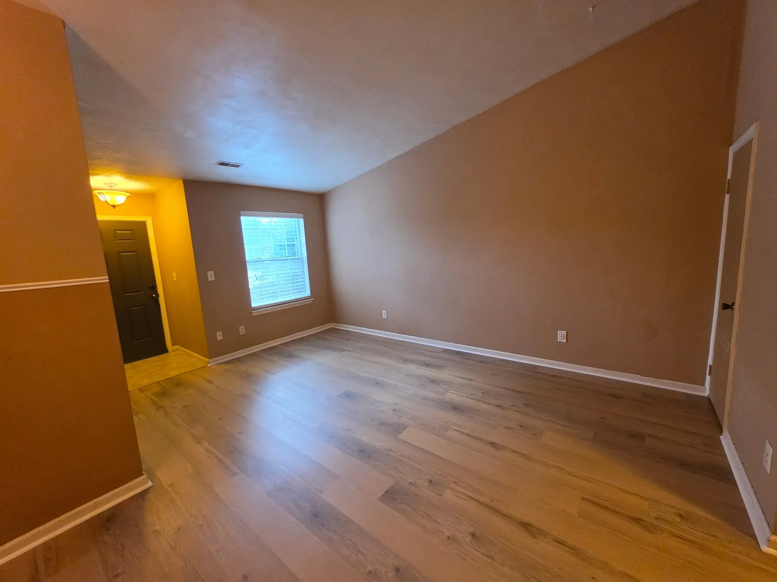 2 bed, 1000 sqft, $1,500 — Photo 3