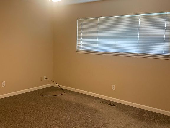 3rd image of 300 Wabash Dr