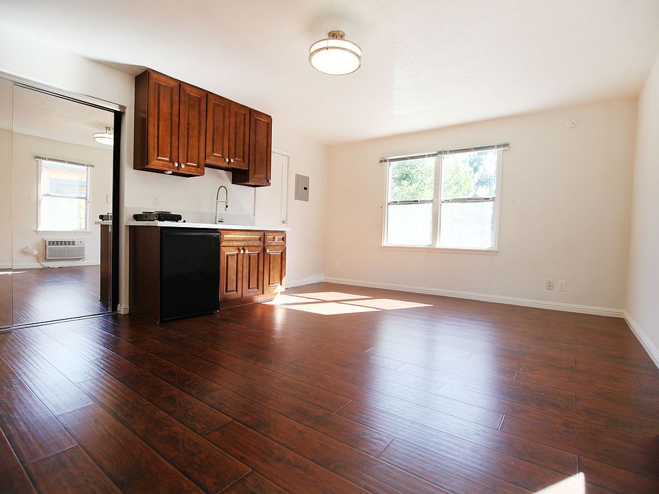1st image of 858 Lincoln Blvd APT 6