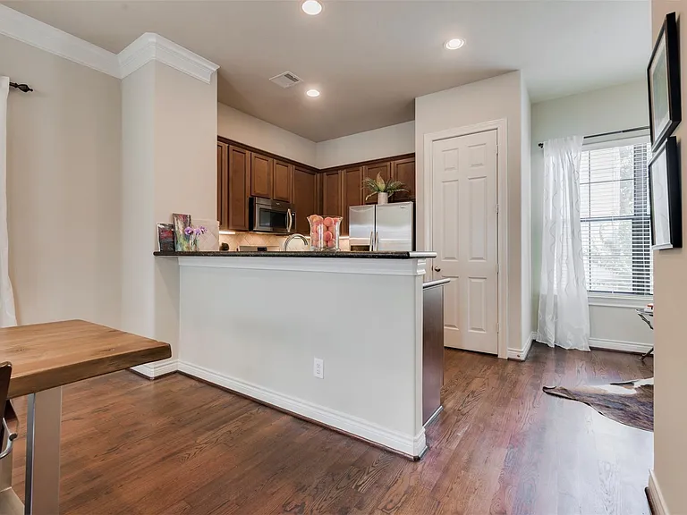 1716 Edwards St — Photo 16