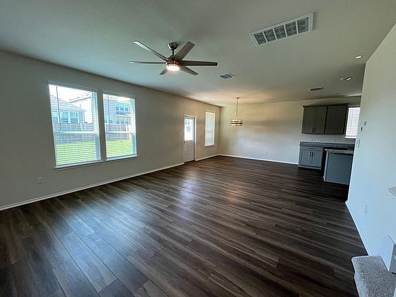 4th image of 606 Papaya Dr