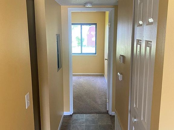 4th image of 213 S Ivy Ln